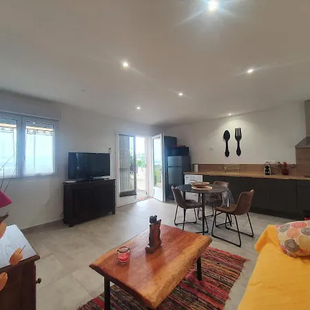 Tres Belle Vue Et Piscine Chauffee - Baccalocation