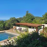 Tres Belle Vue Et Piscine Chauffee - Baccalocation