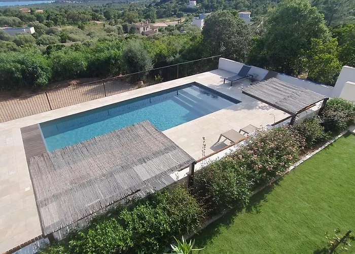 Tres Belle Vue Et Piscine Chauffee - Baccalocation