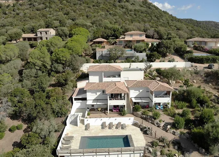 Tres Belle Vue Et Piscine Chauffee - Baccalocation